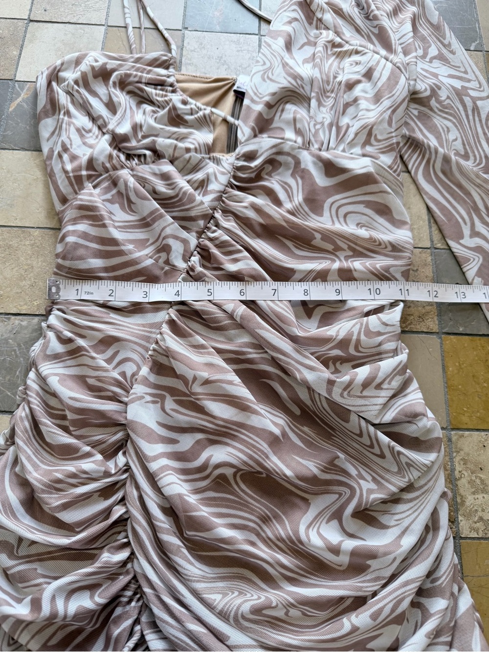 Asymmetric One-Shoulder Ruched Mini Dress in Beige Swirl - Picture 4 of 8